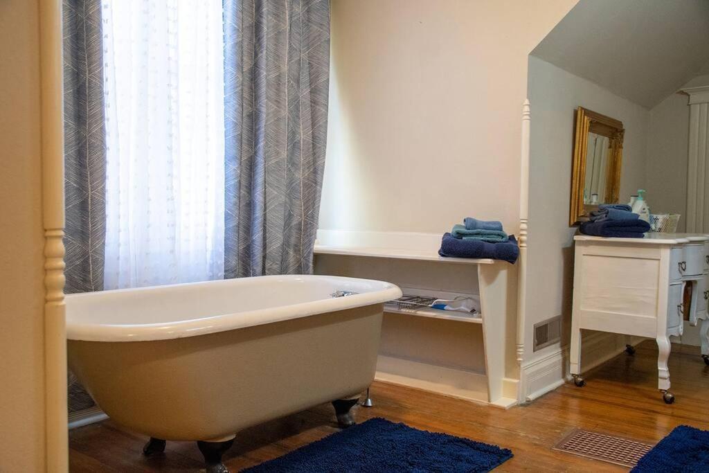 Maple House Large Vacation Home, Sleeps 7 Pet Friendly Great Location Trinidad Exterior foto