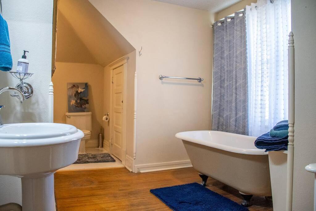 Maple House Large Vacation Home, Sleeps 7 Pet Friendly Great Location Trinidad Exterior foto
