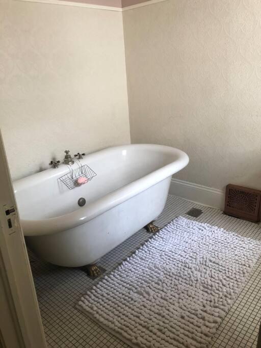Maple House Large Vacation Home, Sleeps 7 Pet Friendly Great Location Trinidad Exterior foto