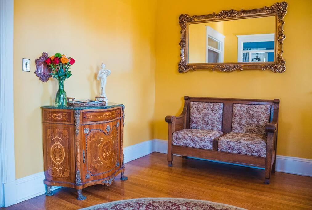 Maple House Large Vacation Home, Sleeps 7 Pet Friendly Great Location Trinidad Exterior foto